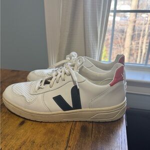 Veja V-10 Lace Up Sneakers (men’s)